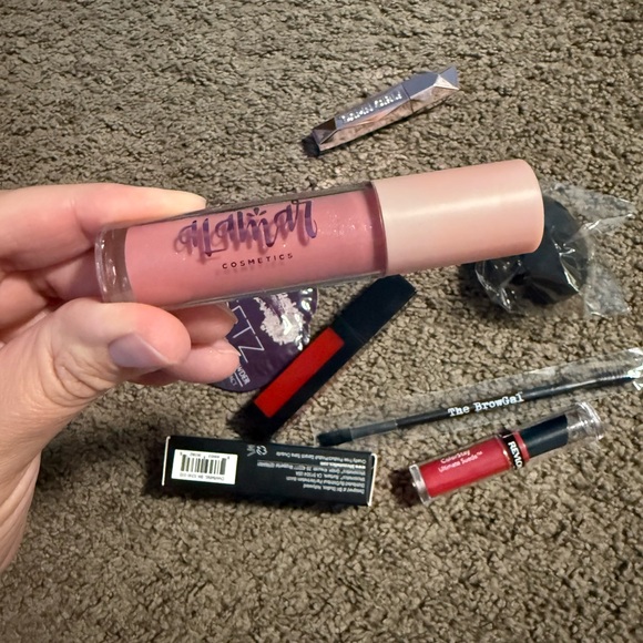 Holiday Beauty Bundle - Picture 9 of 11